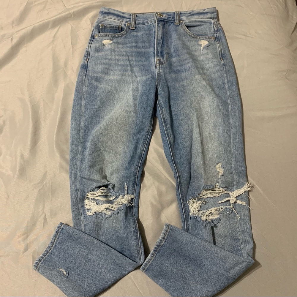 AMERICAN EAGLE | ripped mom jean
